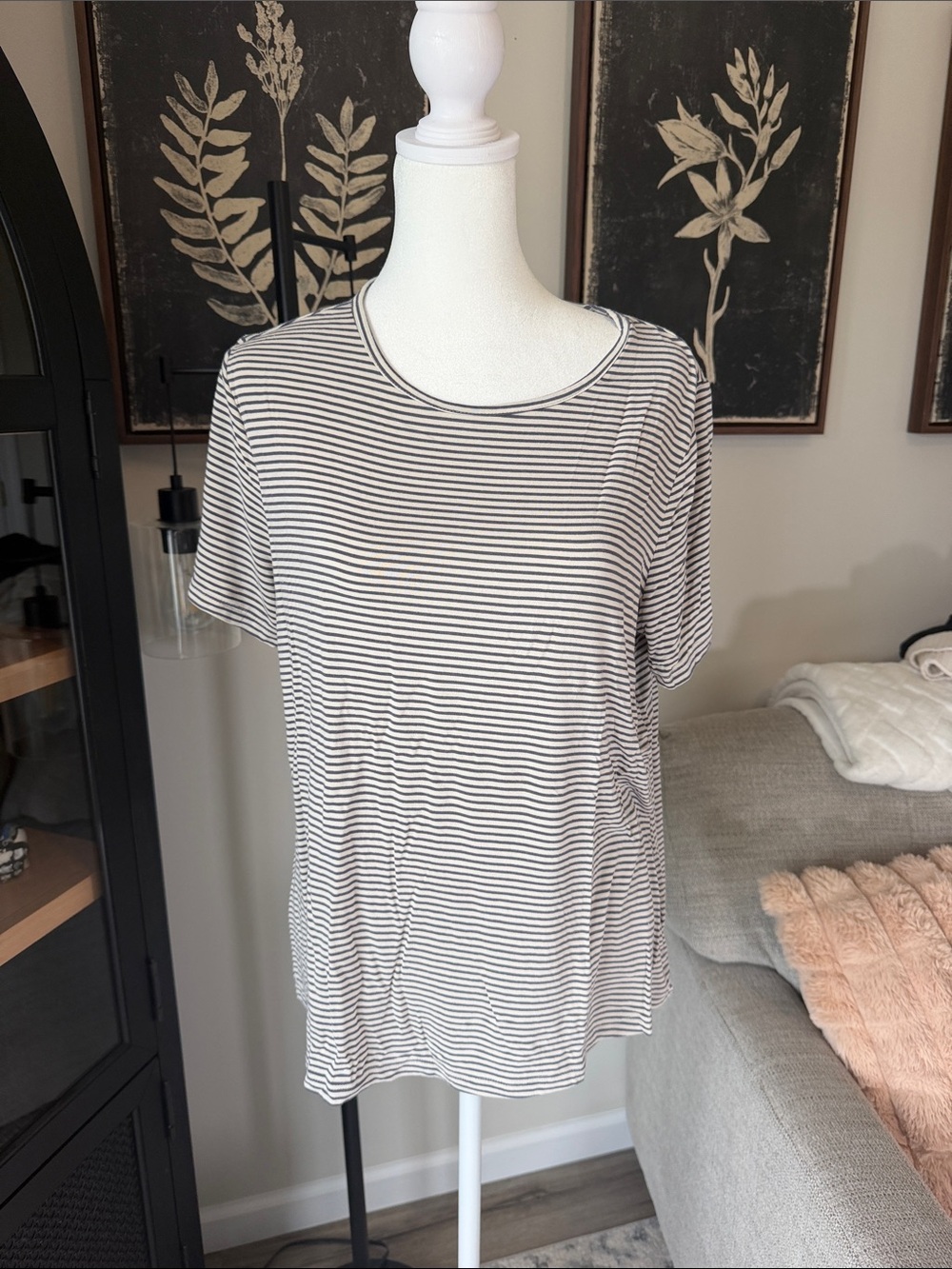 Old Navy Black and White Striped Short Sleeve Tee
